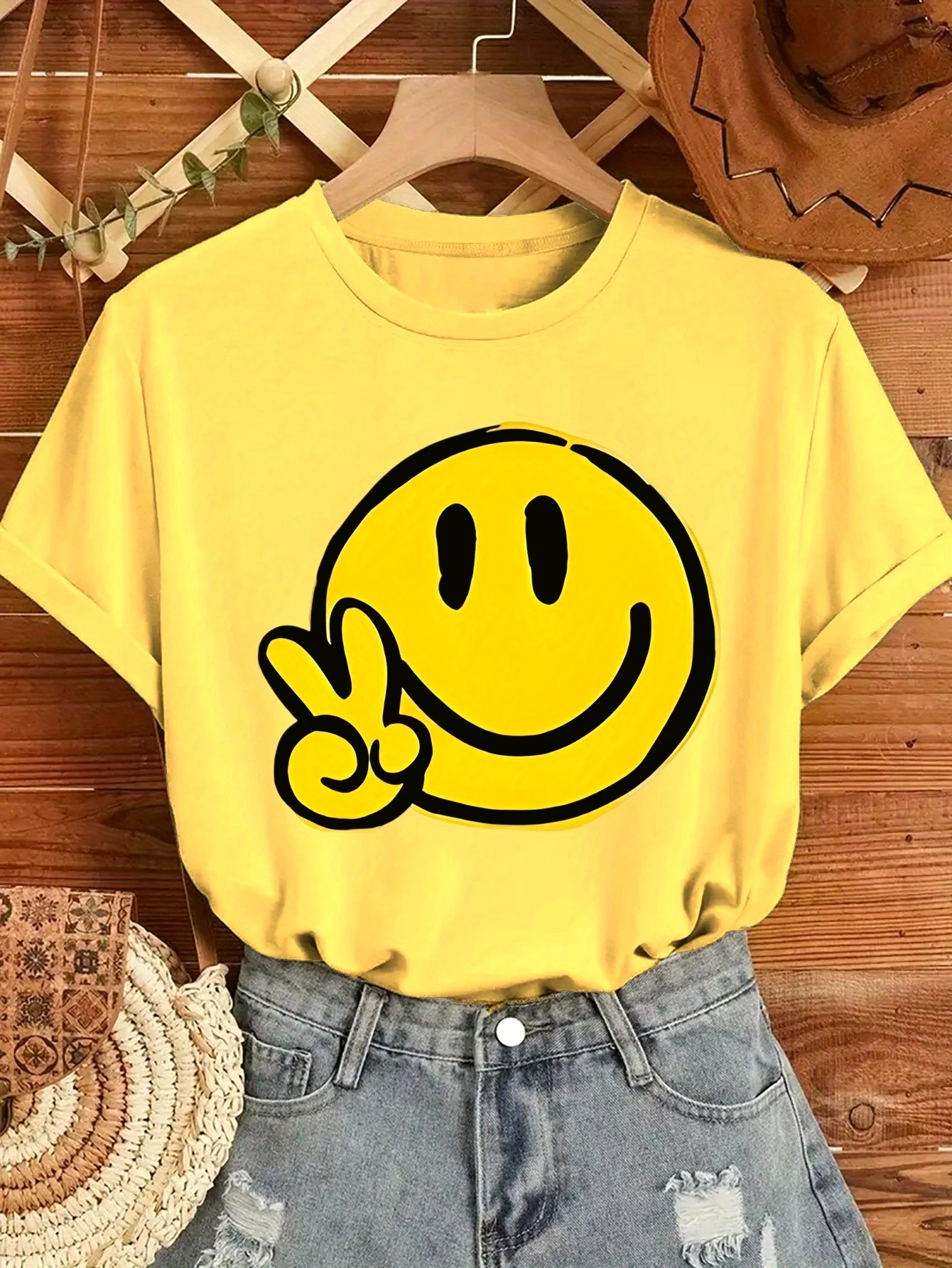 Damen-T-Shirt mit geometrischem, fröhlichem Gesichts-Smile-Print, lässiges Kurzarm-Oberteil mit Rundhalsausschnitt, bequeme Sommerkleidung für Frauen – Detail 3