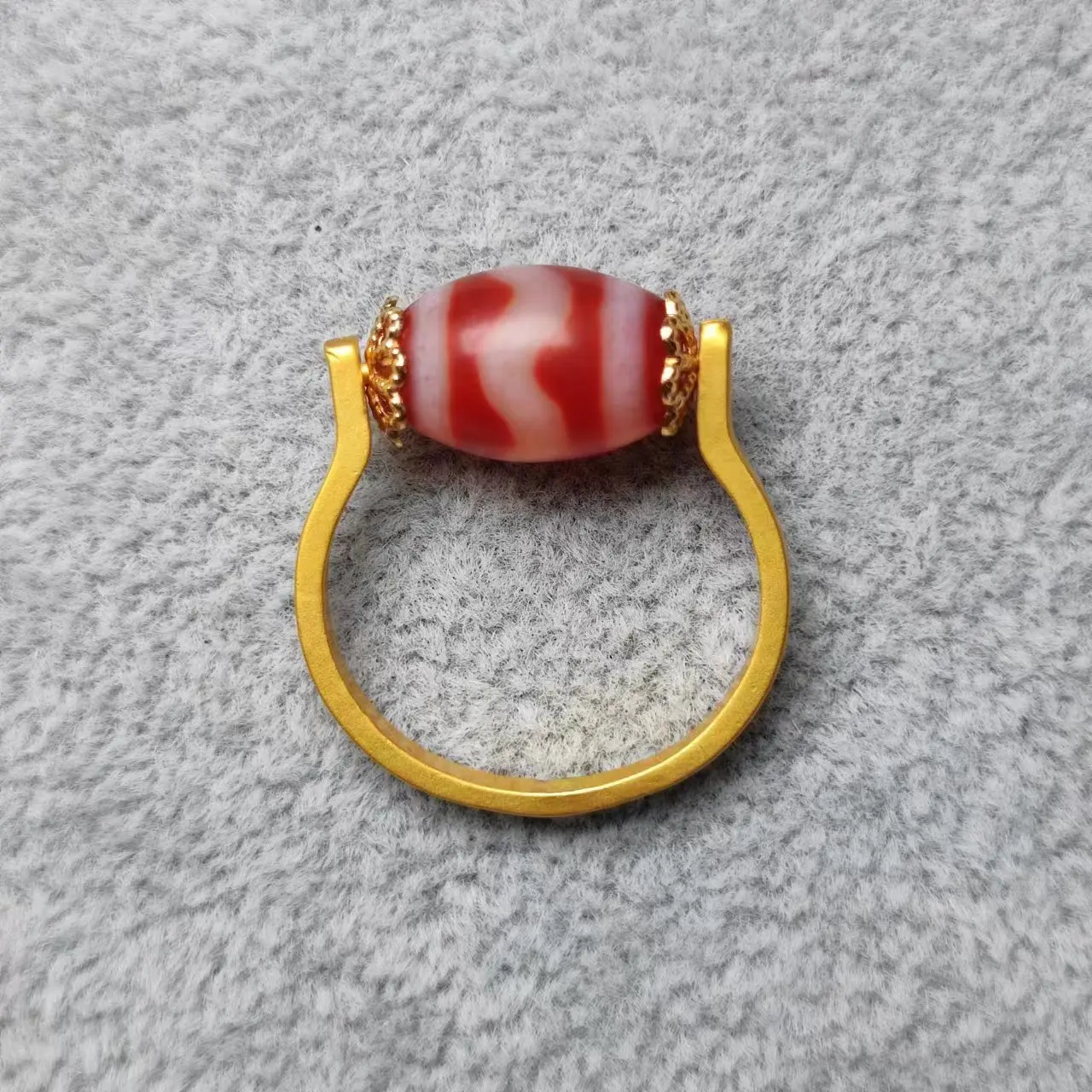 1pcs/lot natural agate dzi matte craft ring Shakin Red and white Simple and stylish Vintage style Transport beads Birthday gifts