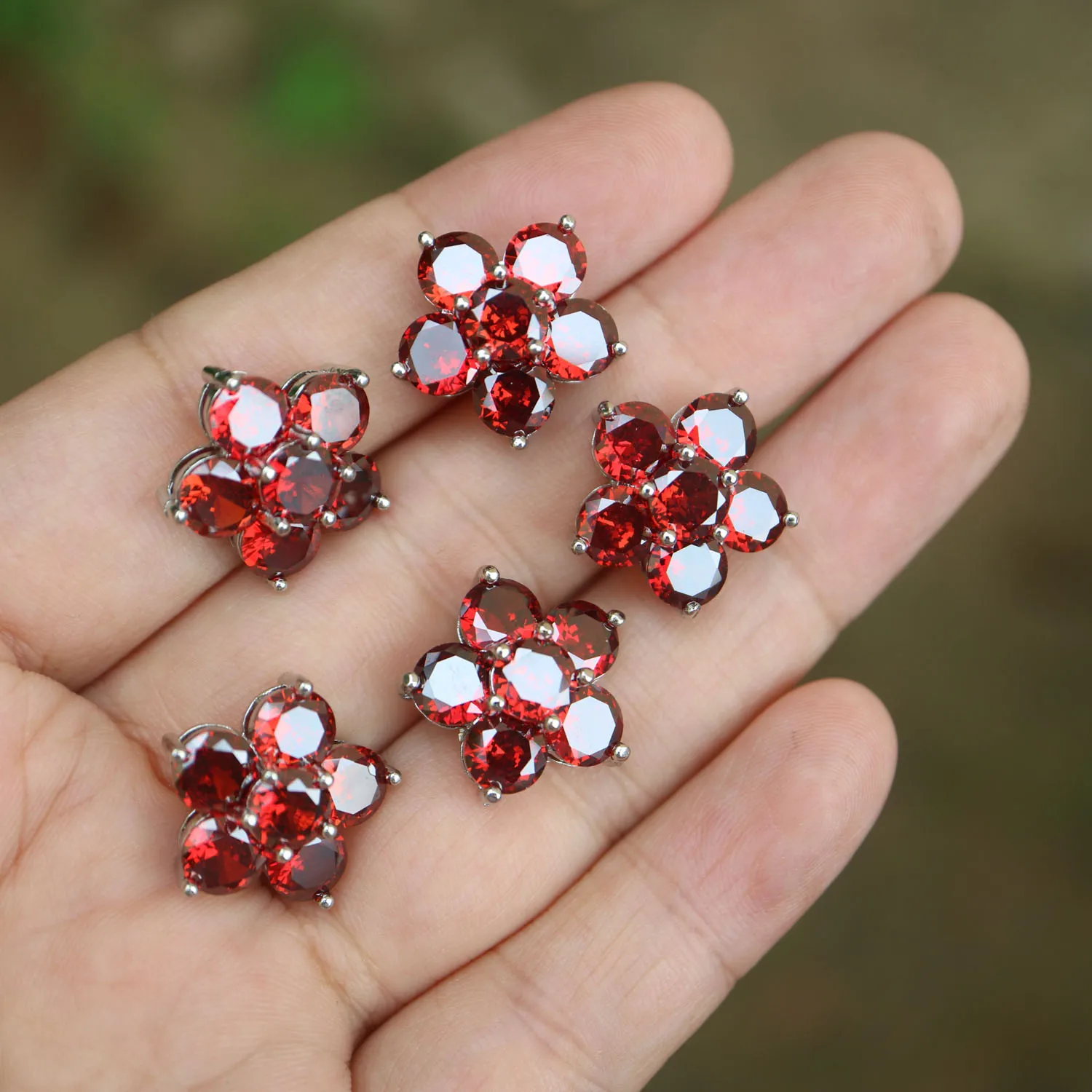 5pcs/lot flower crystal star buttons Cubic zirconia button for clothes Decorative CZ sewing buttons for cashmere Knit cardigan