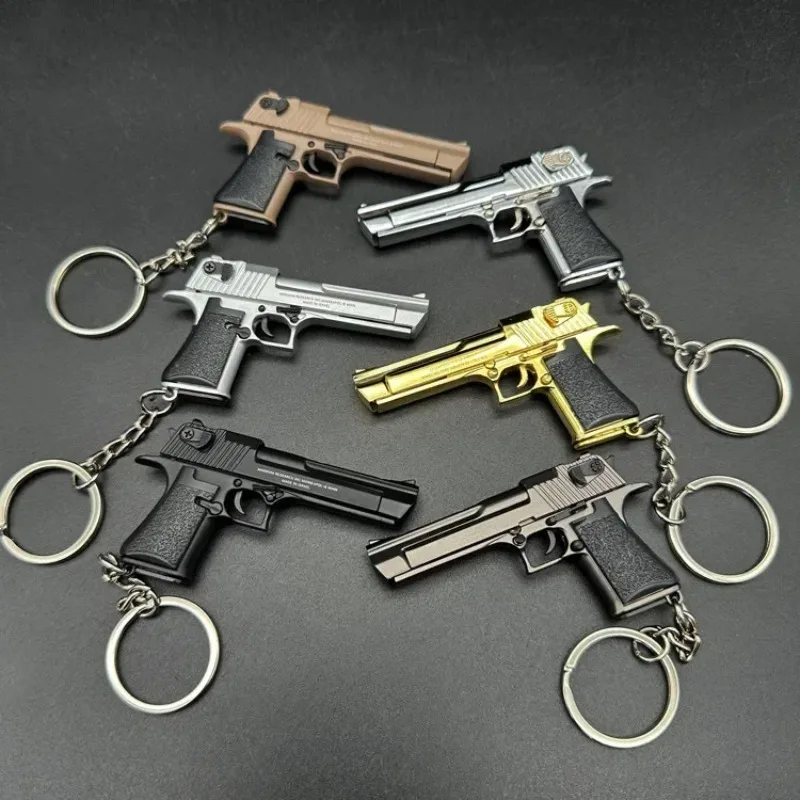 Alloy 1:4 Desert Eagle Pistol Keychain Ring Aritificial Gun Detachable Assemble Toy Gun Shoulder Bag Accessories Christmas Gift