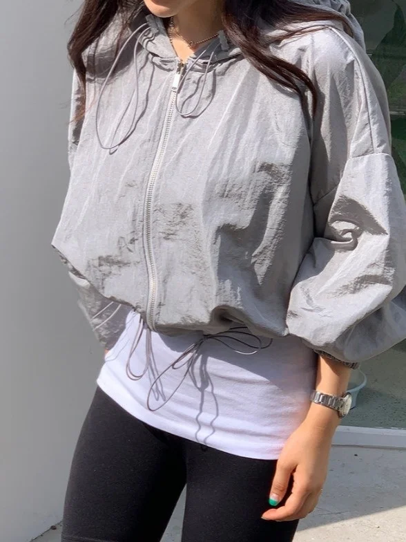 

Women's Summer Lightweight Loose Fit UV Protection Windbreaker Outdoor Sports Coat Breathable Design with Hood And Dstring