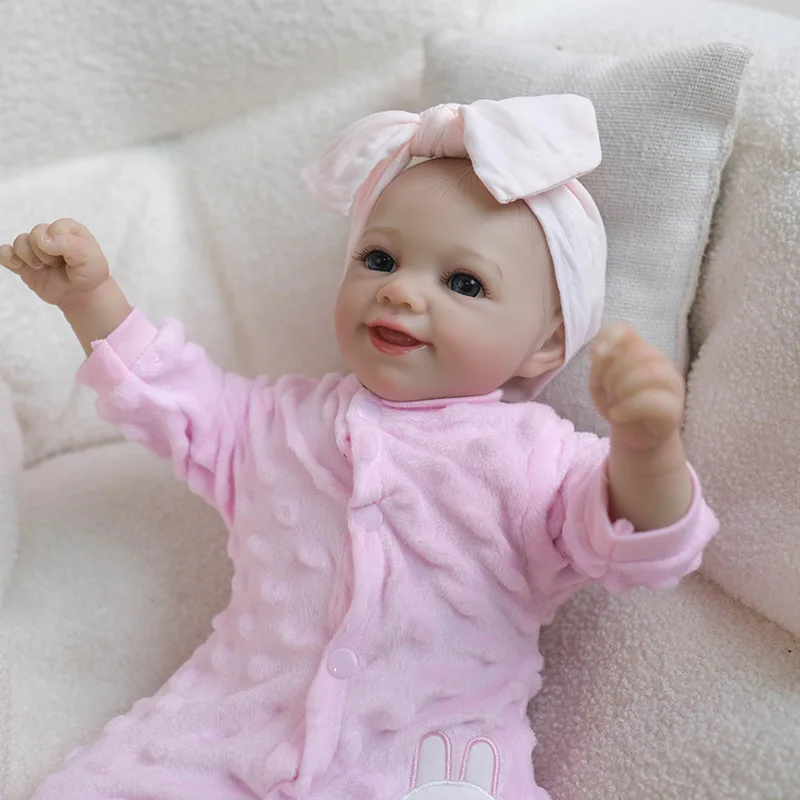 48 cm peluche souriante Bebe Reborn poupée avec cheveux peints corps en tissu doux de haute qualité peint avec des veines visibles Reborn poupée