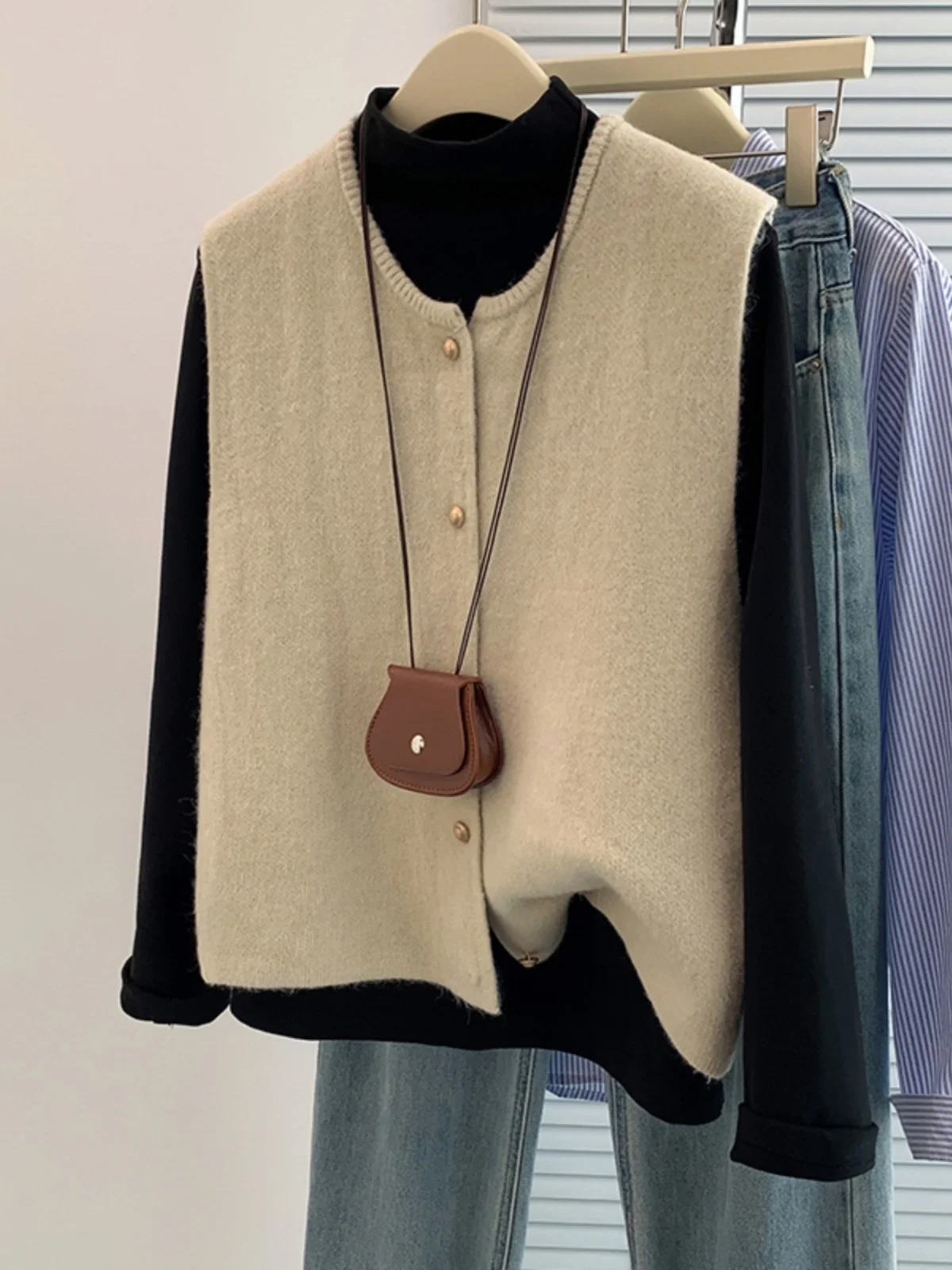 Ele Chaleco de punto Top para mujer otoño 2024 suave Sle capas pequeño botón dorado hombrera irt Commute Sle redondo Ne