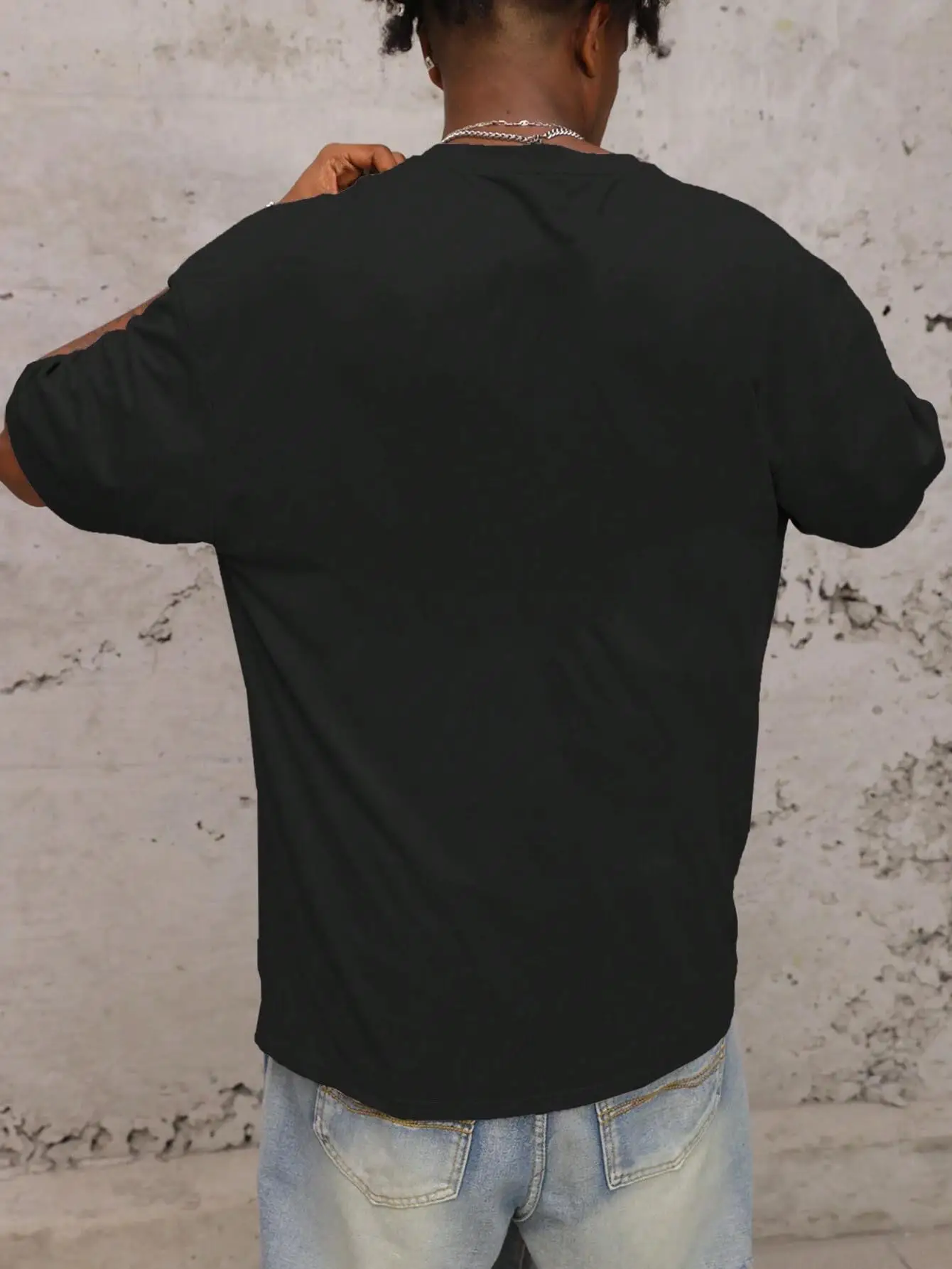 Men's Christmas Spy on Spy T-Shirt - 100% Material, This Crew Neck Short Sleeve T-Shirt Features Double Stitching and A Black and White Cartoon Spy Design. A Regular Casual Shirt, Perfect for Valentine's Day and Father's Day.