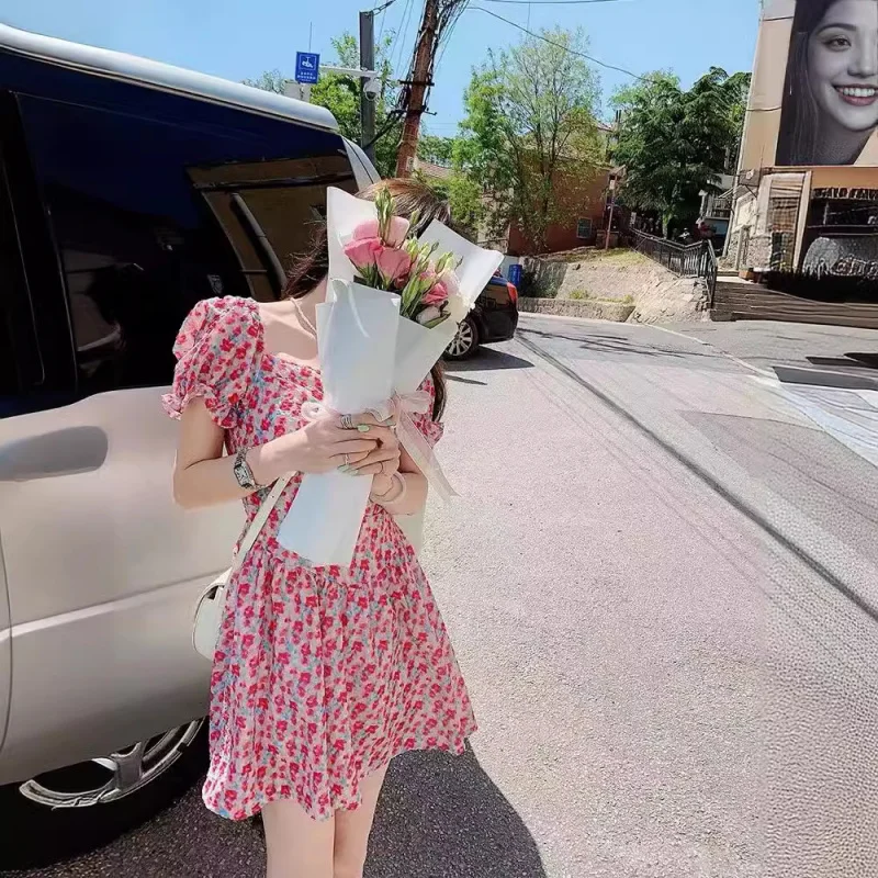 

Новое летнее платье первого любви во французском стиле с пышными рукавами, милое утягивающее платье с высокой талией, миниатюрное платье в стиле Морі с квадратным вырезом и цветочным принтом