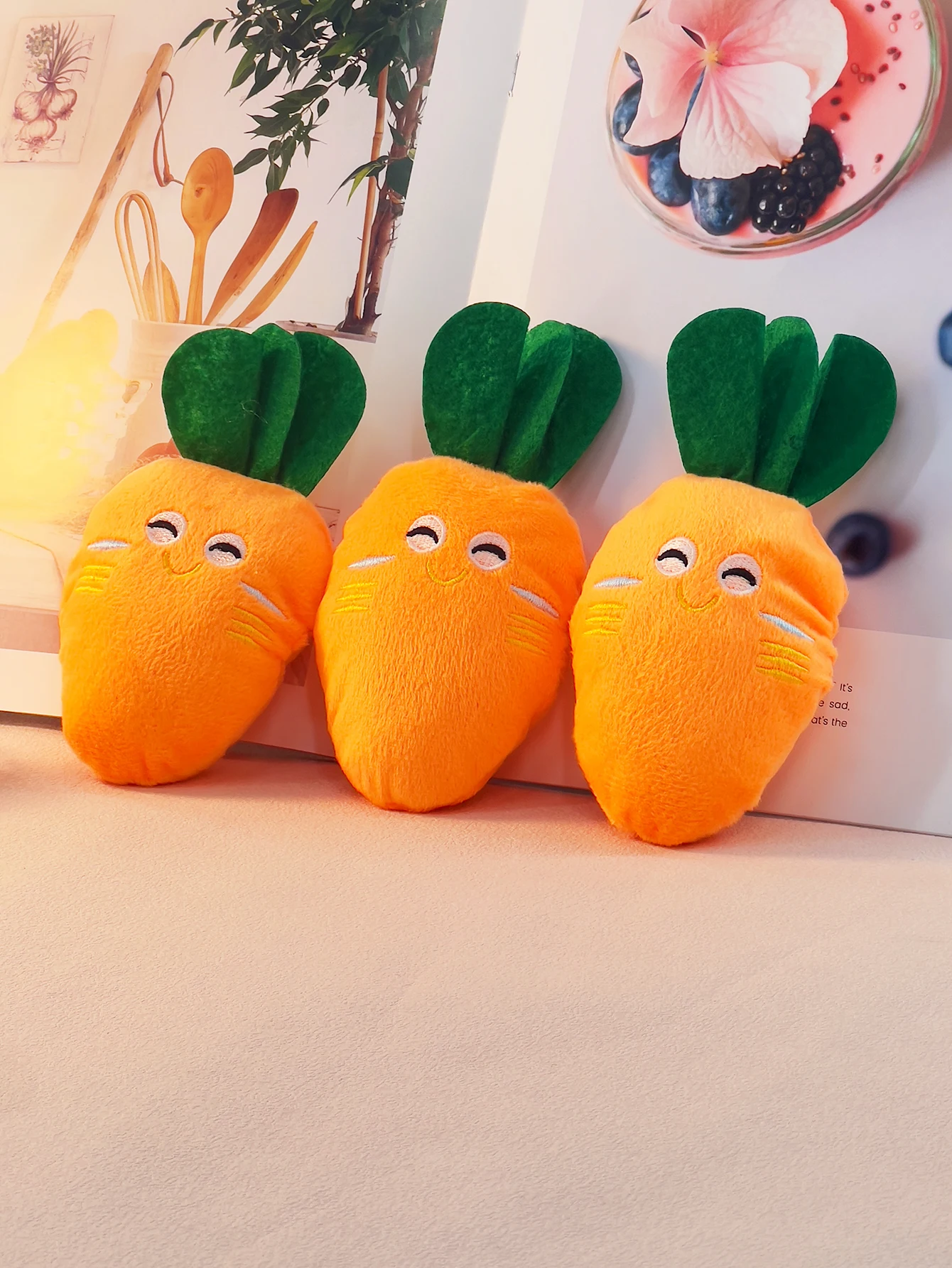 A cute little carrot shape simulation pet plush toys can be accompanied by sound play bite plush toys