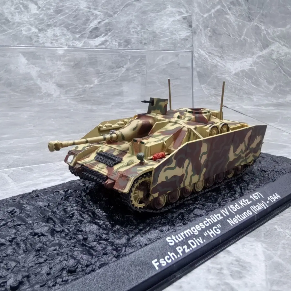 1-72-sturmgeschutz-iv-sdkfz167-alliage-corps-principal--materiau-plastique-modele-decoratif