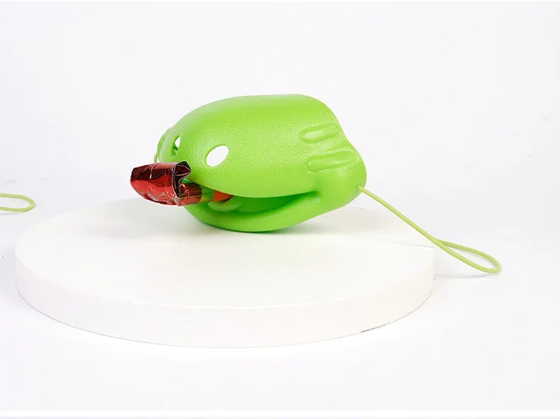 مجموعة ألعاب حفلات عائلية من Super Speed Lick Chameleon Frog Tongue مع بطاقات أنشطة ممتعة للعب الهدايا والترفيهية للأطفال