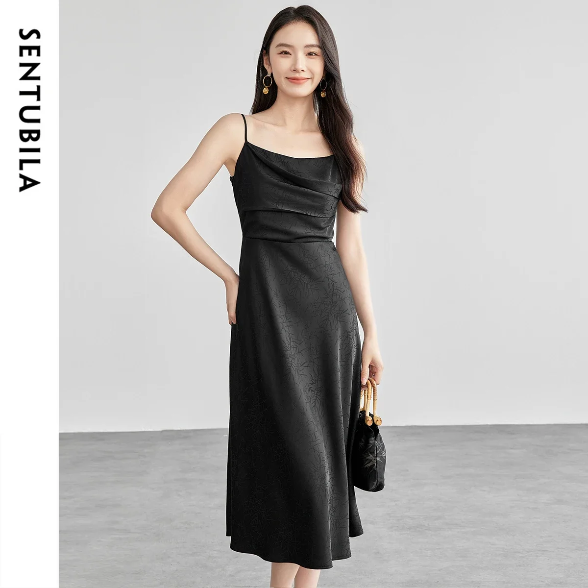 SENTUBILA Zwart Satijnen Slipdress Dames 2026 Lente Herfst Sexy Elegant Feest Chinese Stijl Jacquard Midi-jurken Dames 151L57844