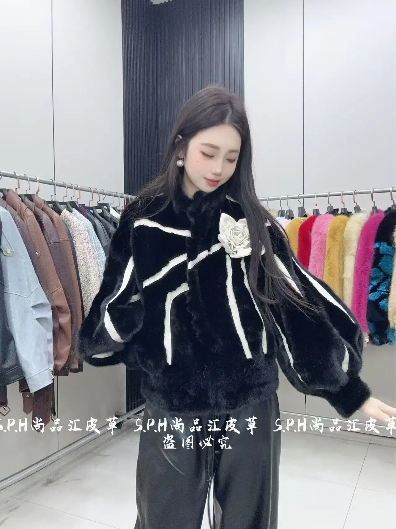 الجلود ثلاثية الأبعاد ورود للزينة فو الفراء معطف المرأة 2025 جديد الشتاء قصيرة فانوس كم سترة الرجعية الوقوف طوق سترة