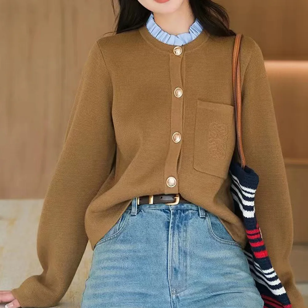 S Home 2024 Otoño Invierno nuevo Sle Retro volante Svel suéter de punto cárdigan abierto desmontable cuello de seta bordado