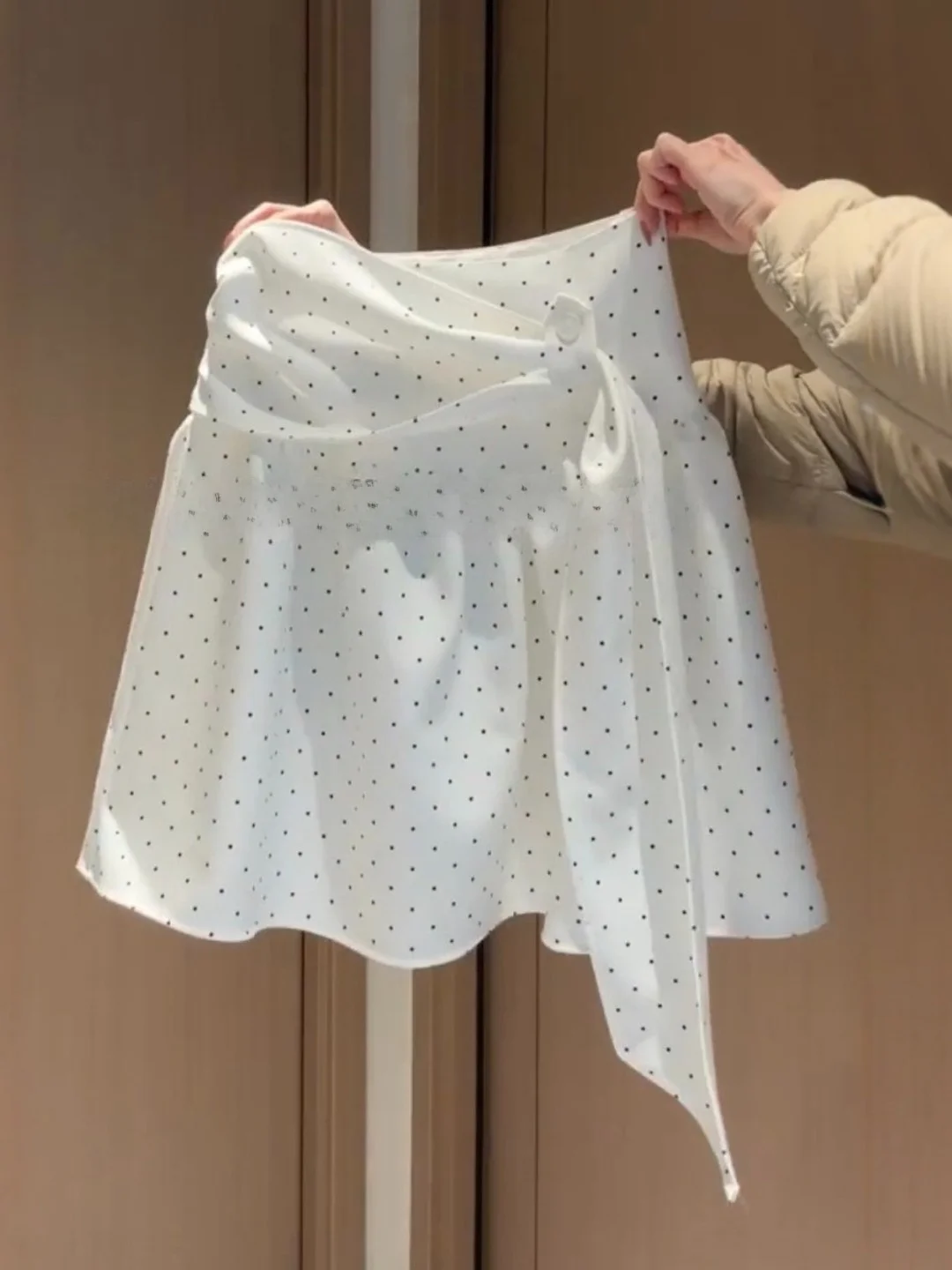 

Корейская короткая юбка А-силуэта с высокой талией для женщин, весенняя коллекция, асимметричная, стройнящая, скрывающая бедра, универсальная