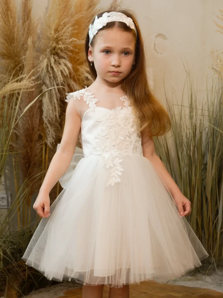 

Flower Girl Dresses White Tulle Flory Pattern With Bow Sleeveless For Wedding Birthday Party First Communion Gown