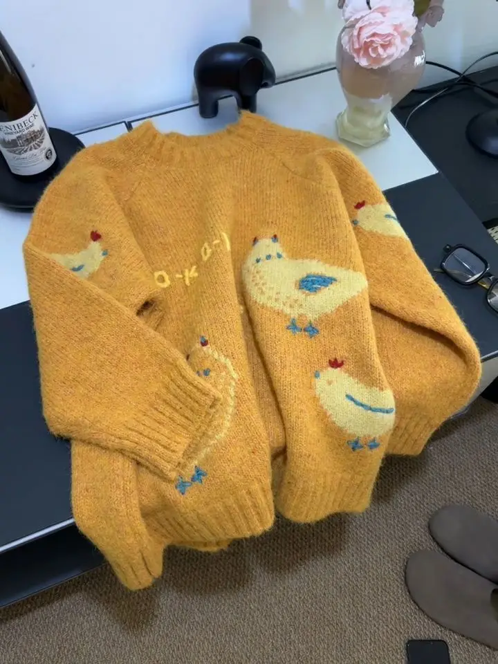Sweater rajut wanita Korea retro warna kuning lembut bergaya kasual mewah dengan desain kartun
