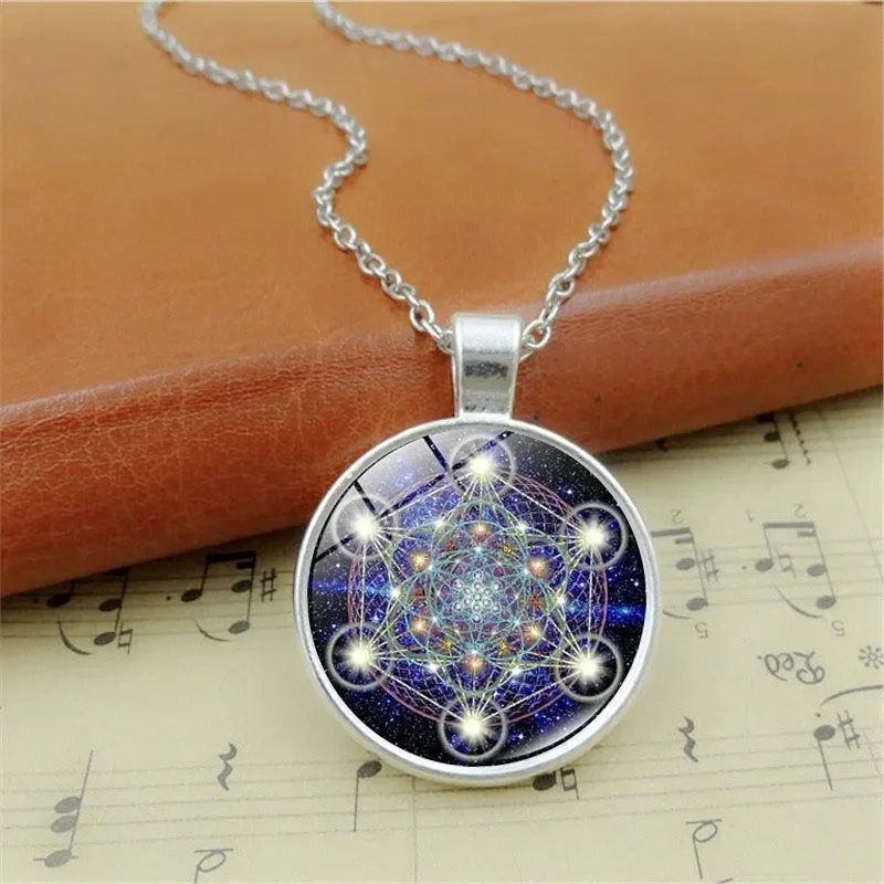 

Exquisite Fashion Cube Sacred Geometry Photo Convex Glass Couple Pendant Necklace Creative Personality Party Jewelry Accessories