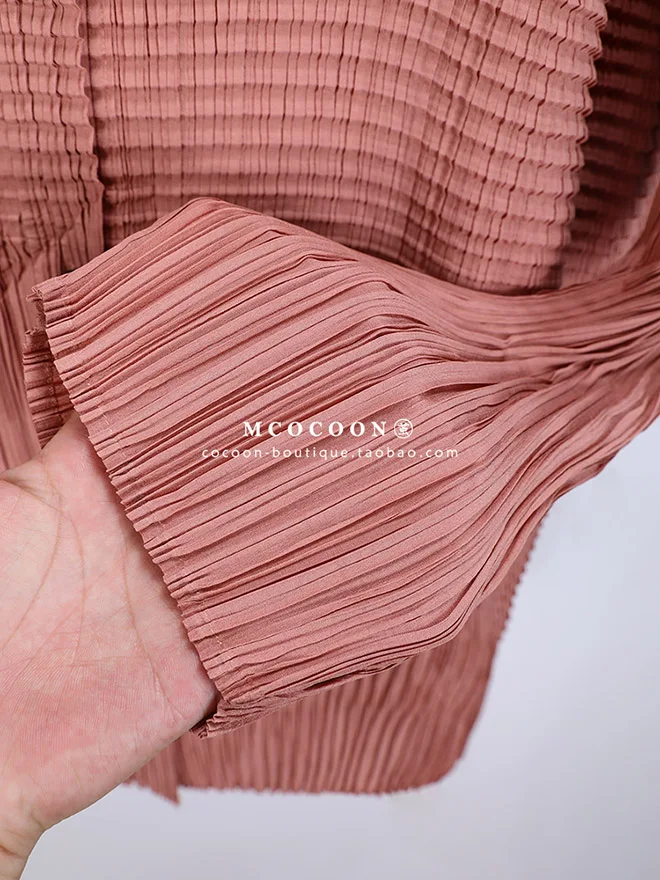 Miyake Plissierter Einreihiger Hemdmantel mit Stehkragen, Langarm-Cardigan, Designer-Luxuskleidung – Detail 6