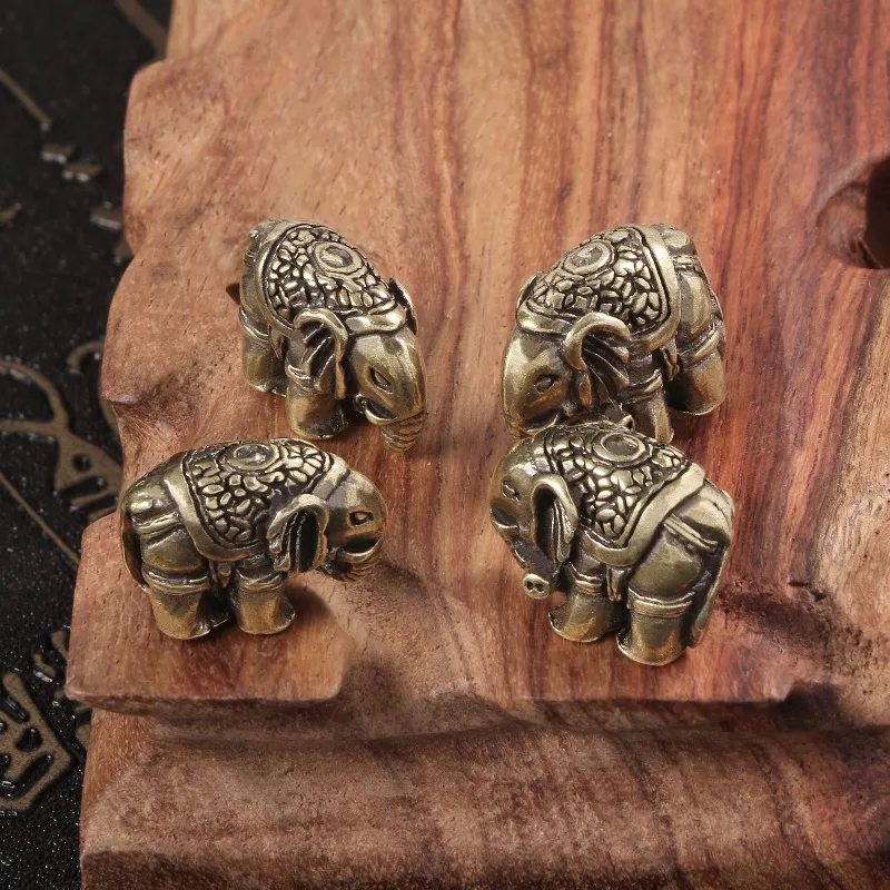 1 PC Cute Elephant Solid Brass Carved Handheld Piece Ornament Tea Pet Desk Auto Decor Collectible Vintage Copper Craft Accessory