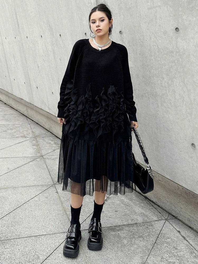 [EAM] Women Black Irregular Mesh Sweater Big Size Dress New Round Neck Long Sleeve Fashion Tide Spring Autumn 2024 1DH7828