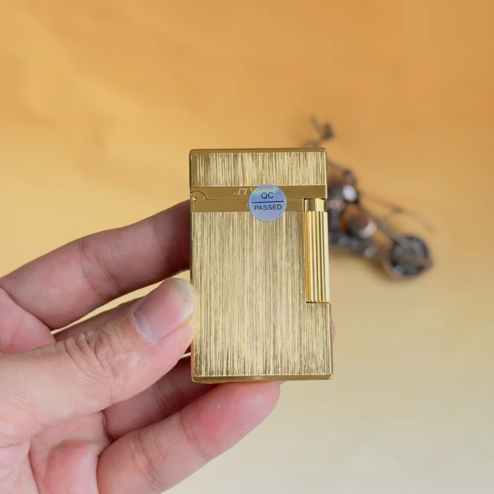 Dupont lighter Luxe merk aansteker, klassieke geborstelde metalen afwerking, luid ontstekingsgeluid, perfect cadeau voor mannen, inclusief gepersonaliseerde accessoires. Dupont  Logo