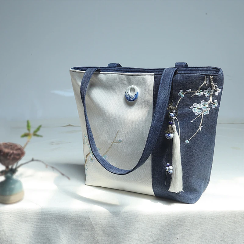 Chinese Style Large Capacity Canvas Shoulder Bag Plum Blossom Epiphyllum Embroidered Artistic Simplicity and Classroom Tote Bag