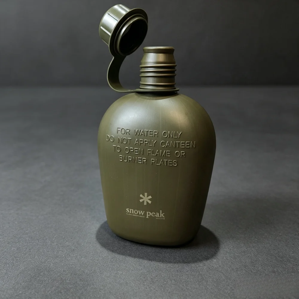 Snow Peak PE Kunststoff Taktische Wasserflasche, auslaufsicher, tragbarer Campingbecher, Wanderflasche, Sport-, Reise-, Fitness- und Outdoor-Behälter
