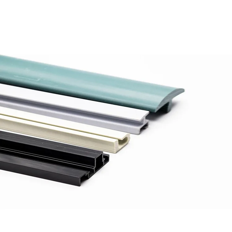 Esperienza di personalizzazione Produttore di profili in plastica PVC estrusi dal design industriale personalizzato in fabbrica per finestre e porte