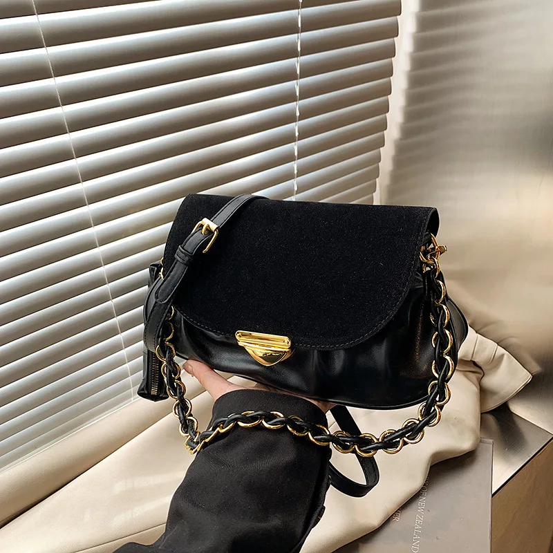 

New Trendy Retro Chain Small Square Bag. Korean Style, Wearable As Single-shoulder, Underarm or Crossbody in Autumn and Winter.