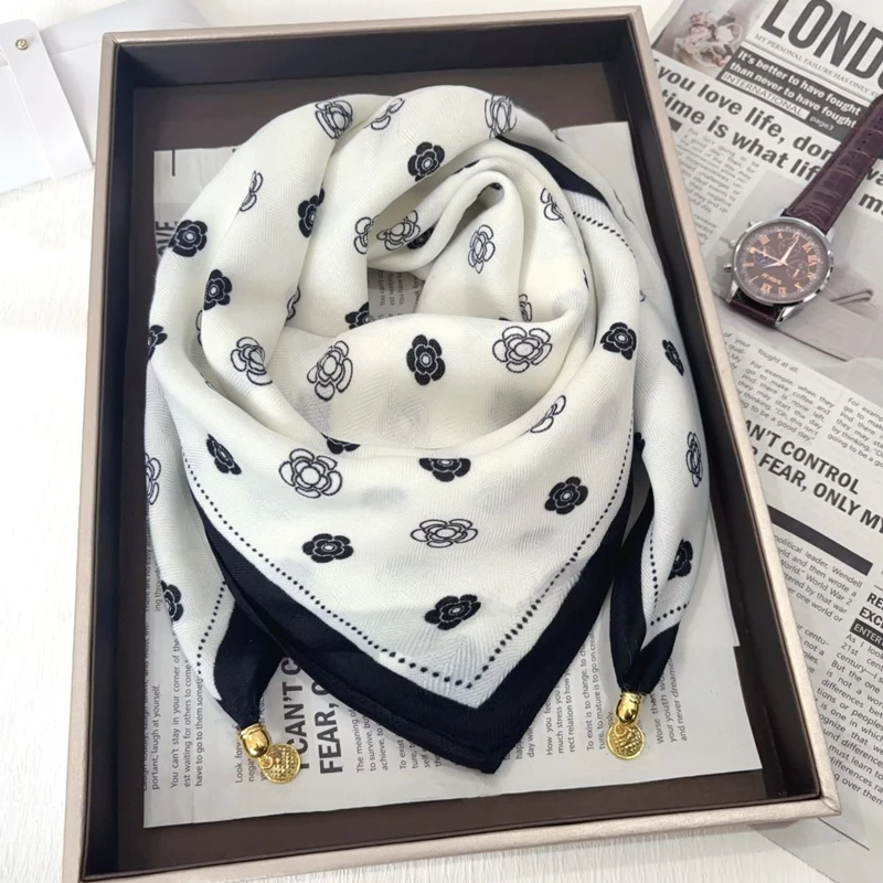 New Magnetic Buckle Square Scarf Triangle Scarf For Spring Autumn Winter Fashion Luxury Neck Protection Warm Silk Scarf