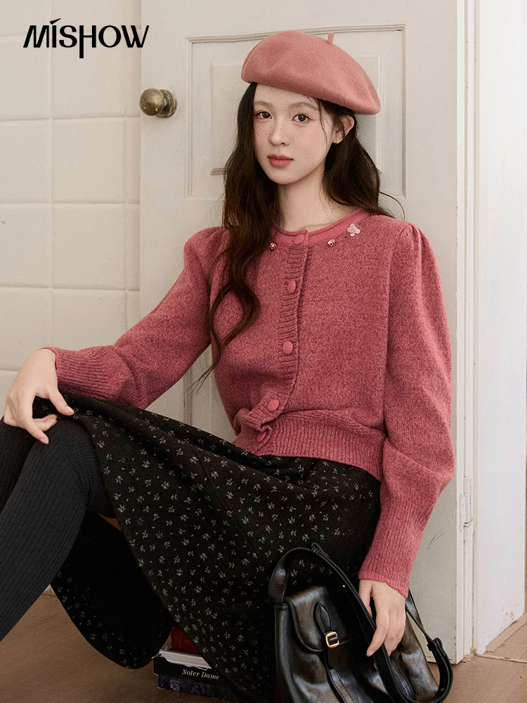 

MISHOW Rose Red Sequin Beaded Floral Cardigan 2025 Winter Slight Puff Sleeve O-Neck Sweater Thick Warm Short Knitwear MXE93Z2808