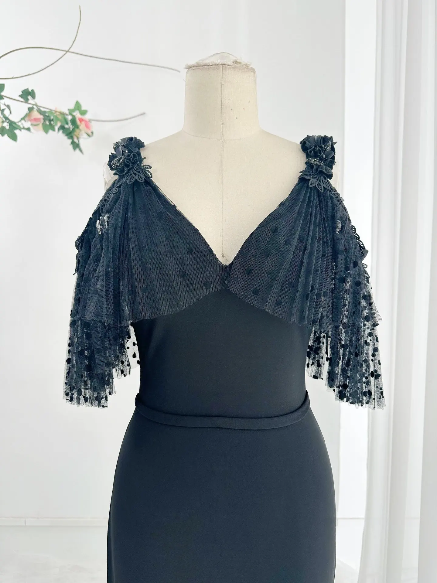 Falda de vestido de noche con cuello en V profundo negro, vestido de sirena súper delgado que muestra la figura, vestido de fiesta, banquete, manga corta, negro, M2247