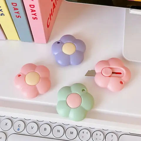 1pc 꽃 유틸리티 나이프 익스프레스 나이프 작은 미니 귀여운 만화 휴대용 절단 종이 포켓 나이프