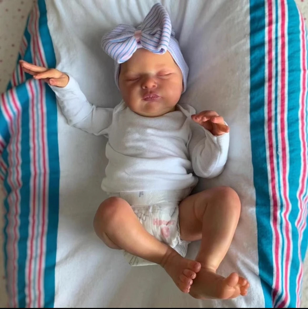 18" Laura Deluxe Reborn Baby Girl - Lifelike Sleeping Face Design | Hand-Stitched Couture Outfits | Safe & Cuddly Gift for Kids