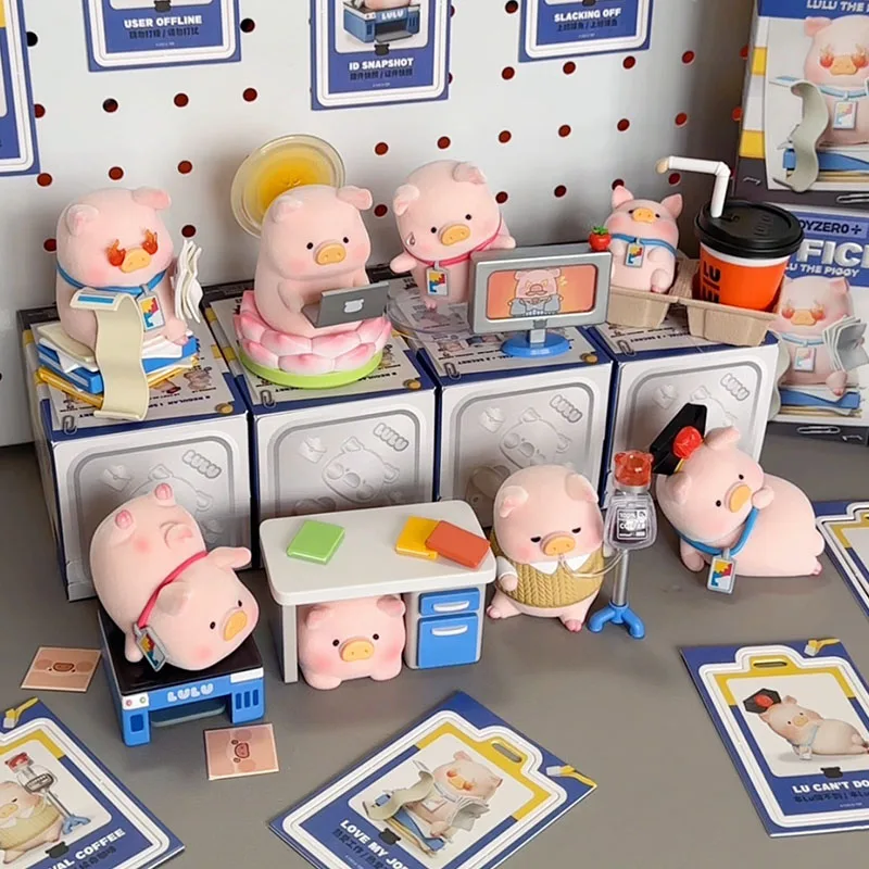 Серия Lulu The Piggy Office: Фигурка Лулу в закрытой упаковке, Сюрприз-бокс, Повседневная рабочая жизнь поросенка, Декор для дома и офиса, Игрушка