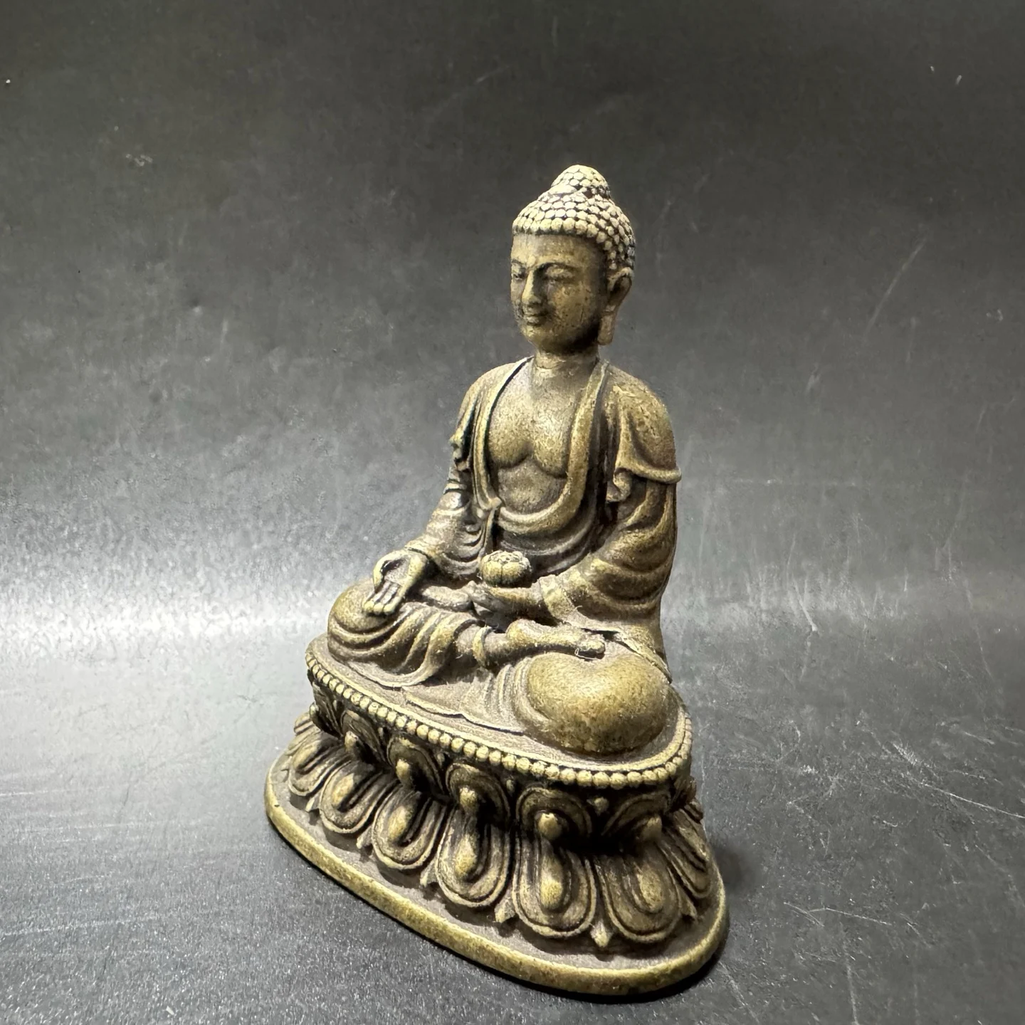 Brass metal retro carved pharmacist Buddha statue, entrance hall, living room, desk, home decoration