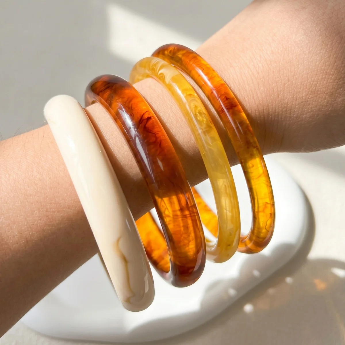 4-teiliges Bohème-Acrylharz-Armband-Set für Damen, Strandurlaub, Punk-Armreif, modischer, stapelbarer, leichter Schmuck, Geschenk, Neu 2026