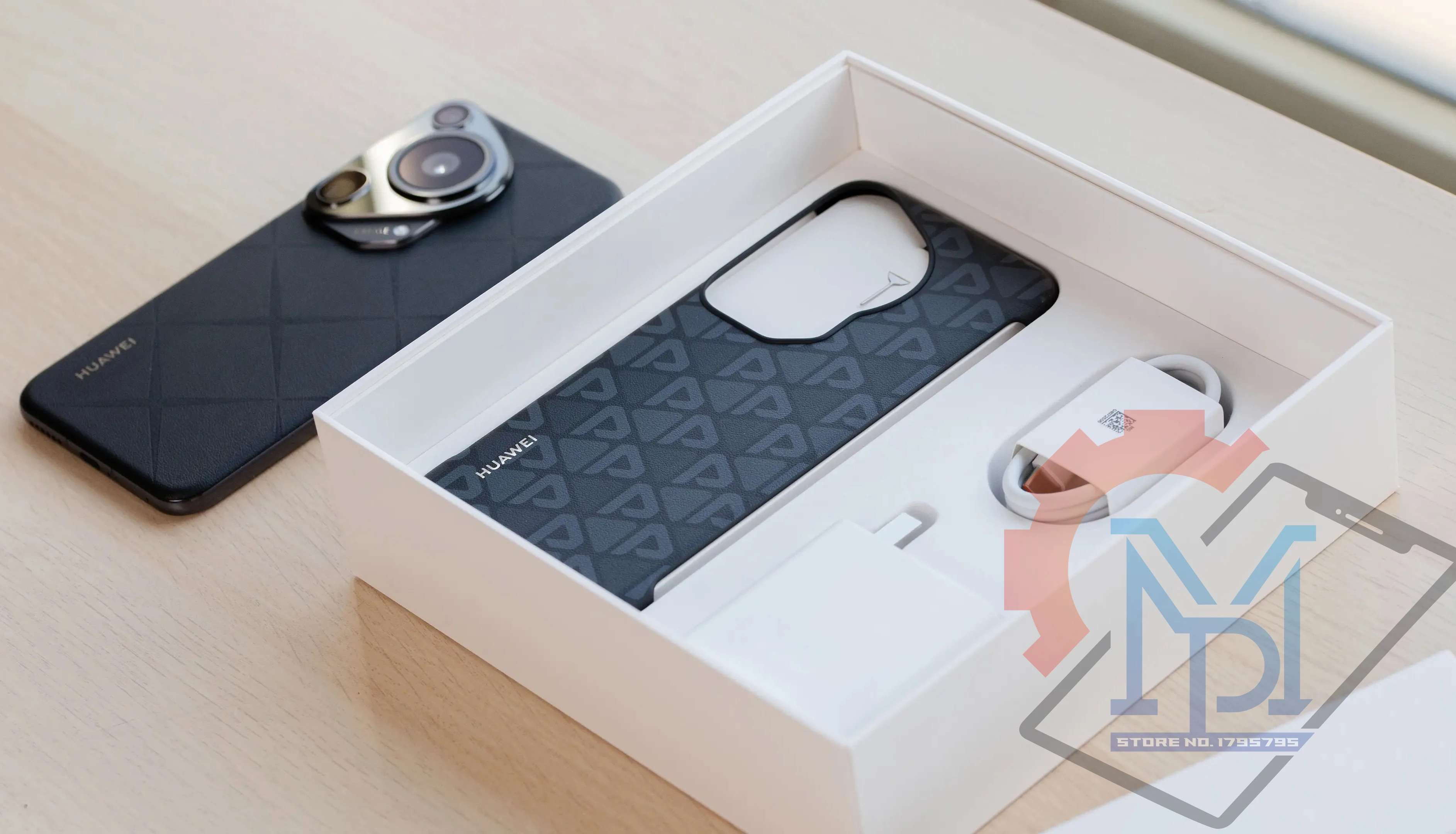 Original Huawei Pura 70 Ultra 6.8 Inches 120Hz Screen Kirin 9010 HarmonyOS 4.2 1-Inch Retractable Main Cam NFC Smartphone