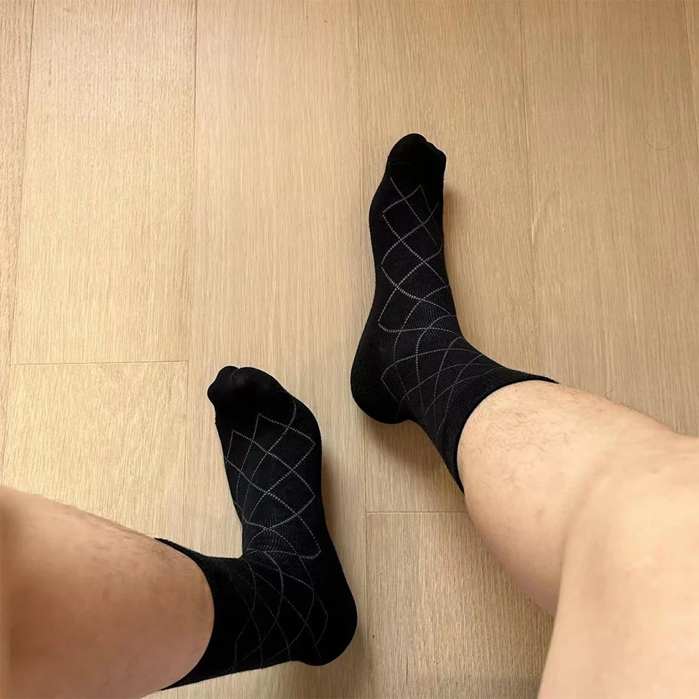 1 Para Seksownych Męskich Skarpetek z Mieszanki Bawełny, Wzór w Romb, Oddychające, Codzienne Skarpety, Męskie Skarpety Biznesowe do Garnituru, Średniej Długości