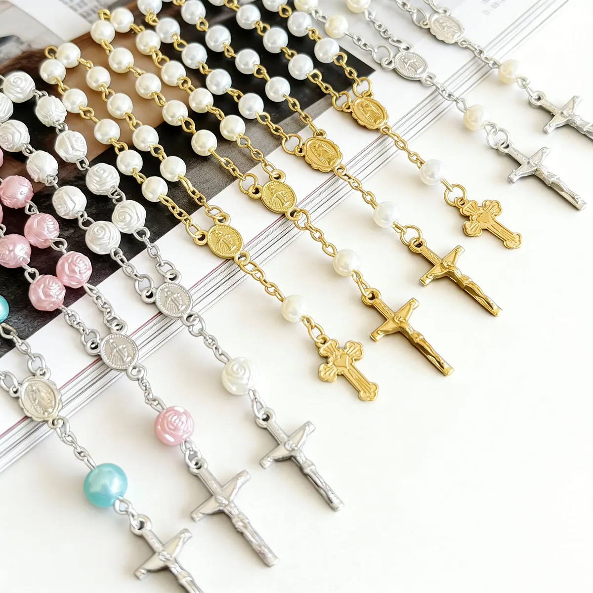 Mini Rosario de Oro, Plata y Perlas, Regalos para el Primer Bautizo, Medalla Milagrosa de la Virgen María, Crucifijo de Jesús, Rosario para Bolsillo de Coche o Bolso