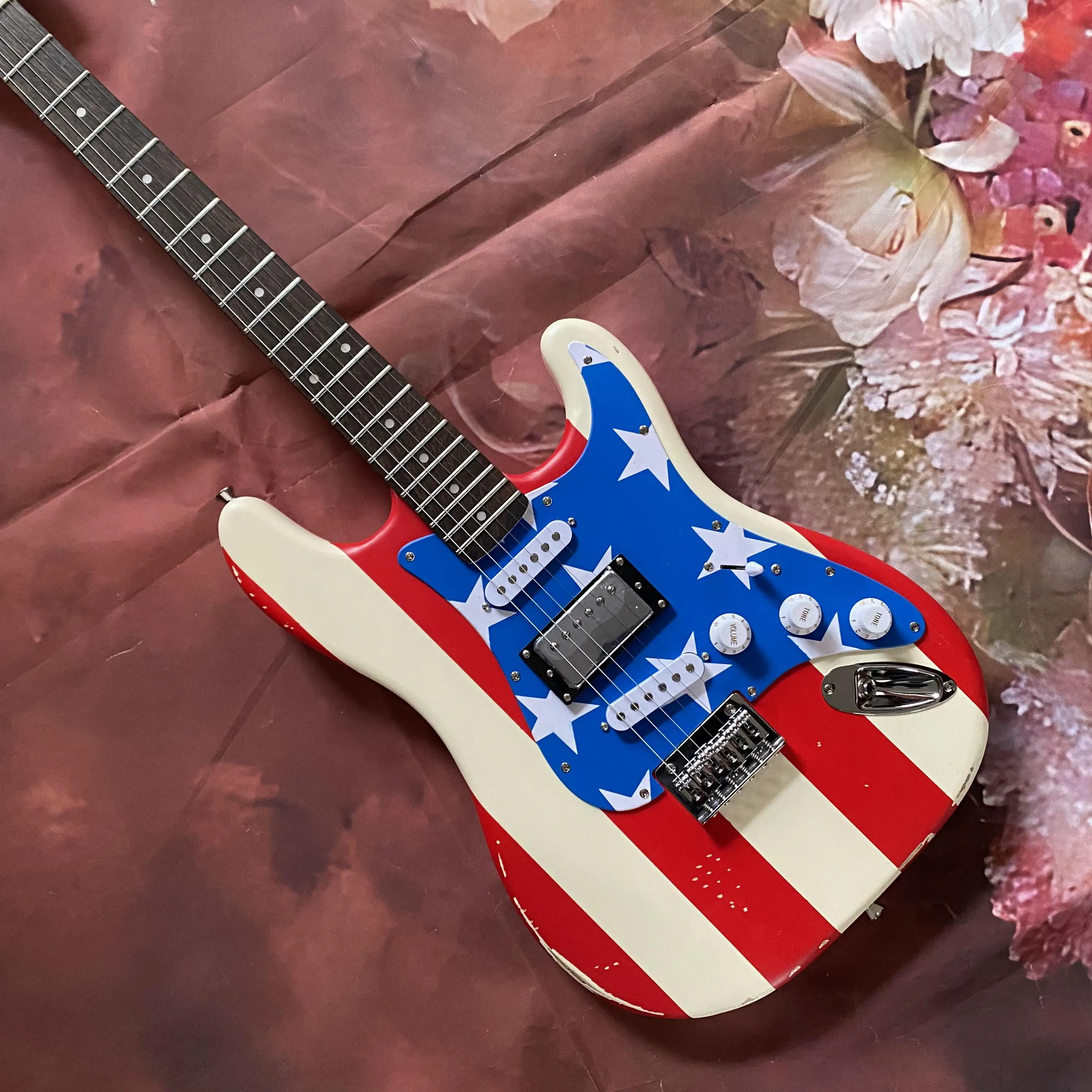 

Custom electric guitar, Stars and Stripes, imitation of old retro relics, physical shooting, quality assurance, fast delivery