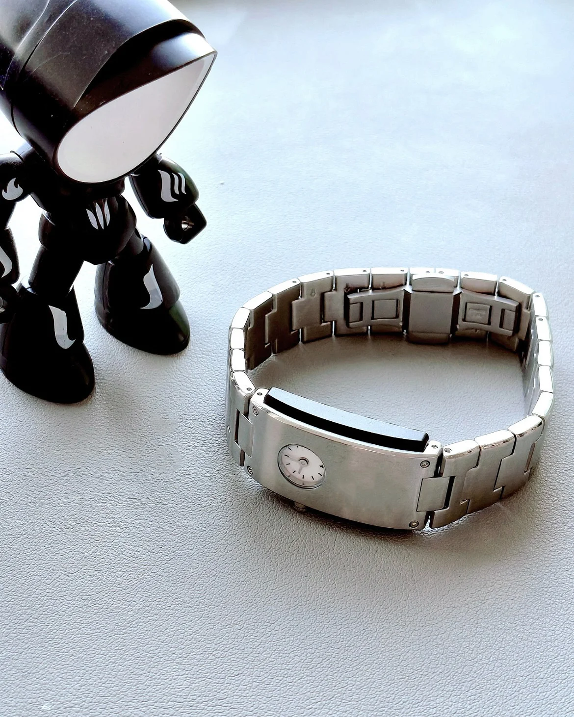 

L800 This Valentine’s Day For a special someone Wear it Own it A gift to yourself BENLYDESIGN Watch Available stunning colors