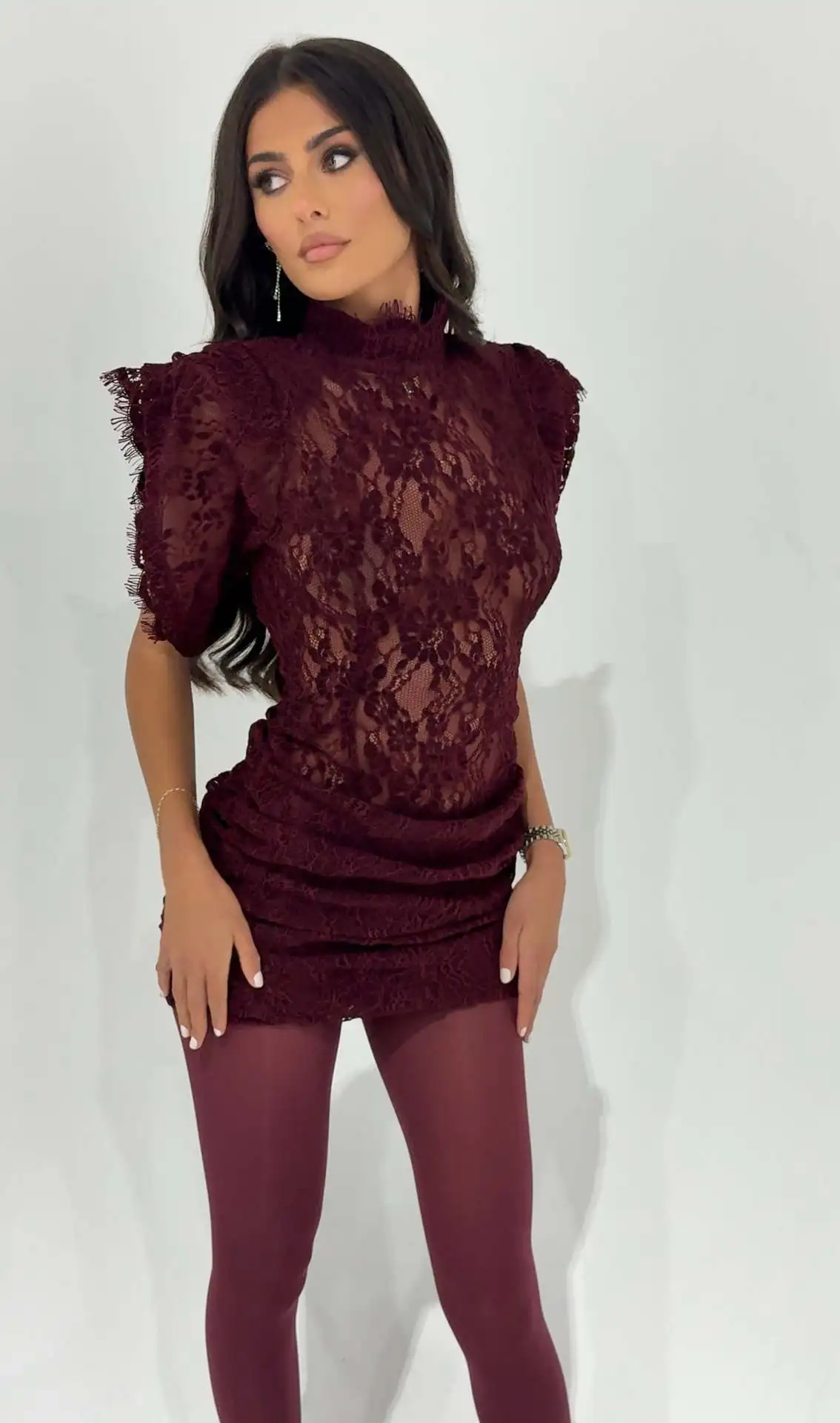 Durchsichtiges Spitzenkleid mit Ausschnitten, Schlankes Sommerkleid für Damen, Sexy O-Ausschnitt, Flügelärmel, Gerafftes Minikleid, Damen Club-Party-Kleid – Detail 4