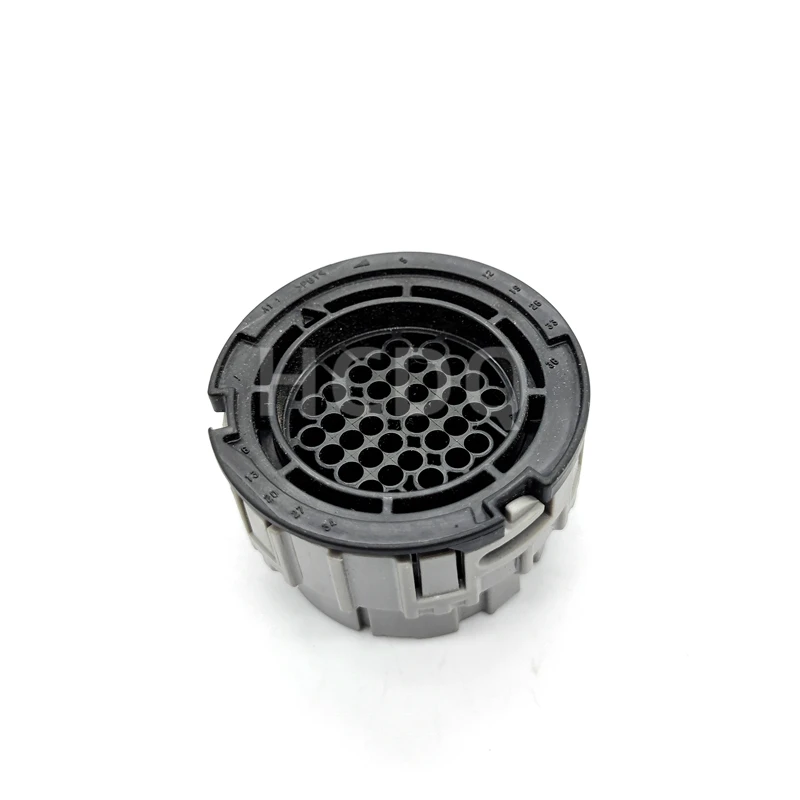 1PCS Supply 7289-9871-40 original and genuine automobile harness connector Housing parts