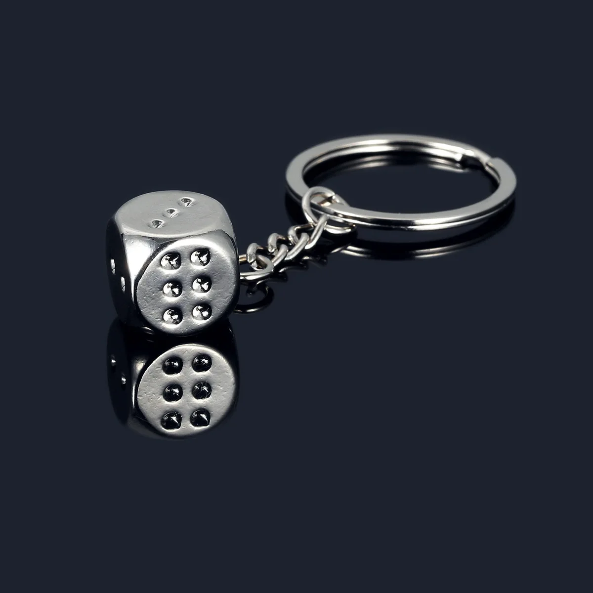 Creative Simulation Good Luck Dice Metal Car Keychain Pendant Personality Cool Waist Hanging Dice Key Ring Pendant Accessories