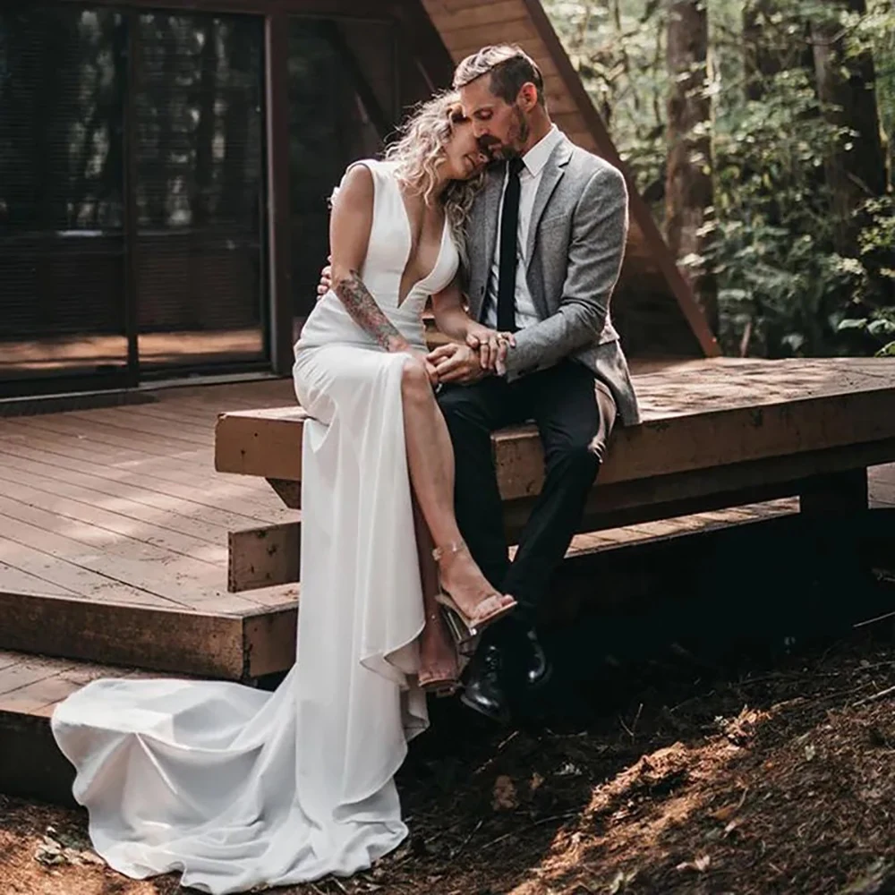 Vestidos de novia largos sin mangas con cuello en V, vestidos de novia hechos a medida, crepé suave, abertura frontal Simple, blanco roto, ajustados, espalda abierta