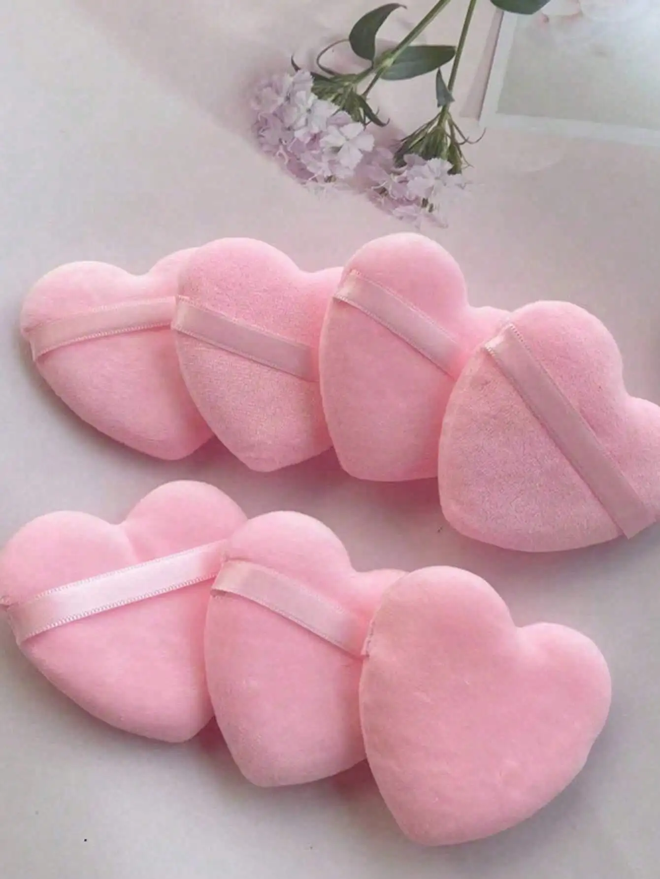 8 pieces Heart-shaped velvet love puff, designed for contouring, eyes and eye area for fine powder application.