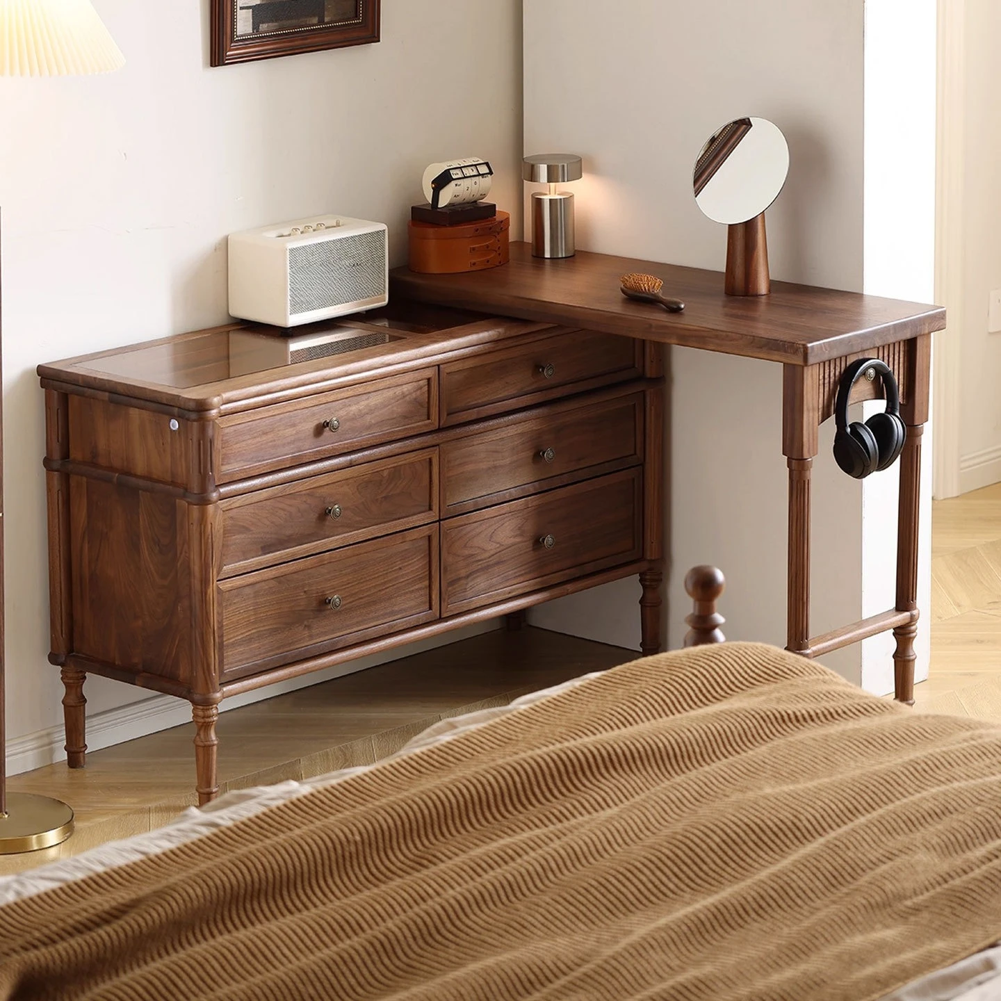 خزانة ملابس من خشب الجوز الأسود مدمجة، طاولة مكياج حديثة وبسيطة لغرفة النوم من الخشب الصلب الاسكندنافي بستة أدراج