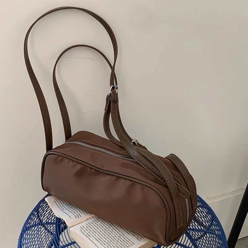 Nylon-Schultertasche, koreanische Damen-Unterarmtasche in Uni-Farbe, minimalistische Vintage-Handtasche mit leichtem Reißverschluss für Pendler. – Detail 1