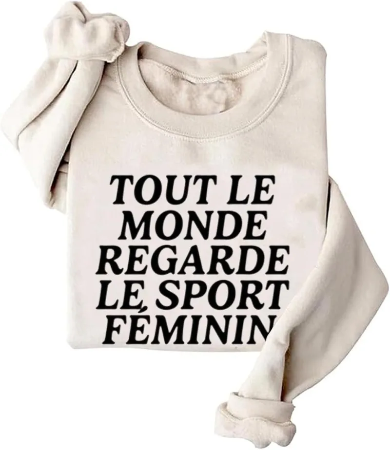 

Tout Le Monde Regarde Le Sport Feminin Sweatshirt, Everyone Watches Women's Sports Sweatshirt Funny Letter Sweatshirt