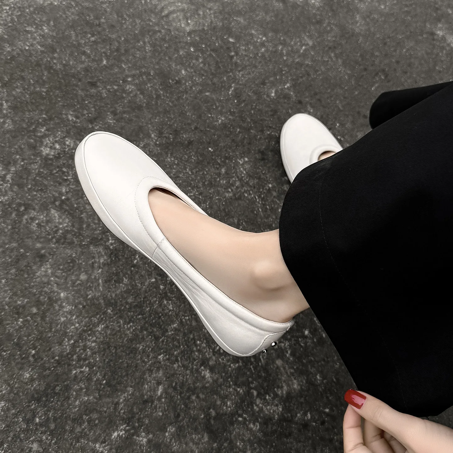 2026 new soft white first layer sheepskin flats round head shallow mouth one pedal single shoes large size lazy shoes women