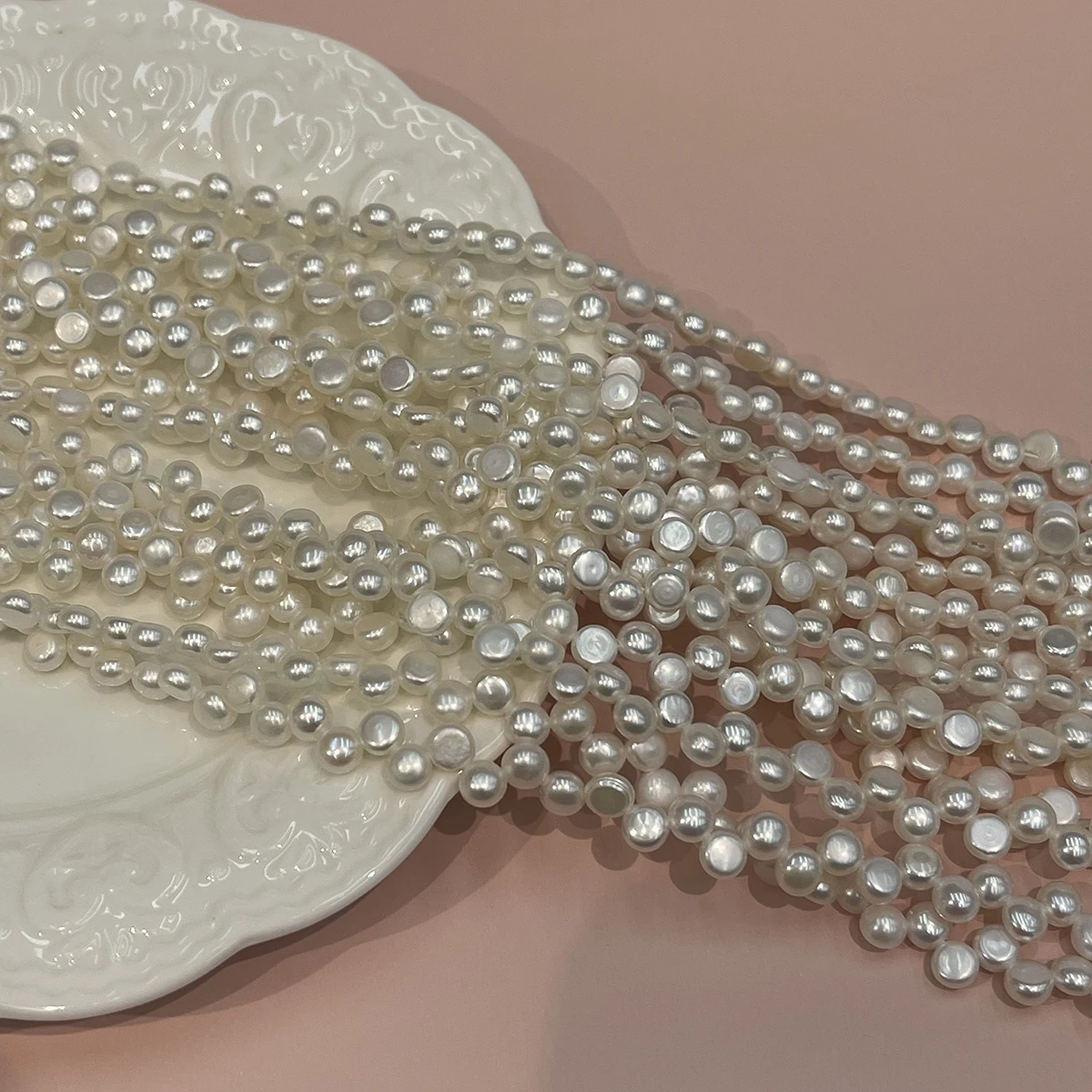 Seitenloch-Perle, 5–6 mm, natürliche Süßwasserperle für die Schmuckherstellung, zum Basteln von Halsketten, Armbändern, Ketten und Ohrringen. – Detail 6